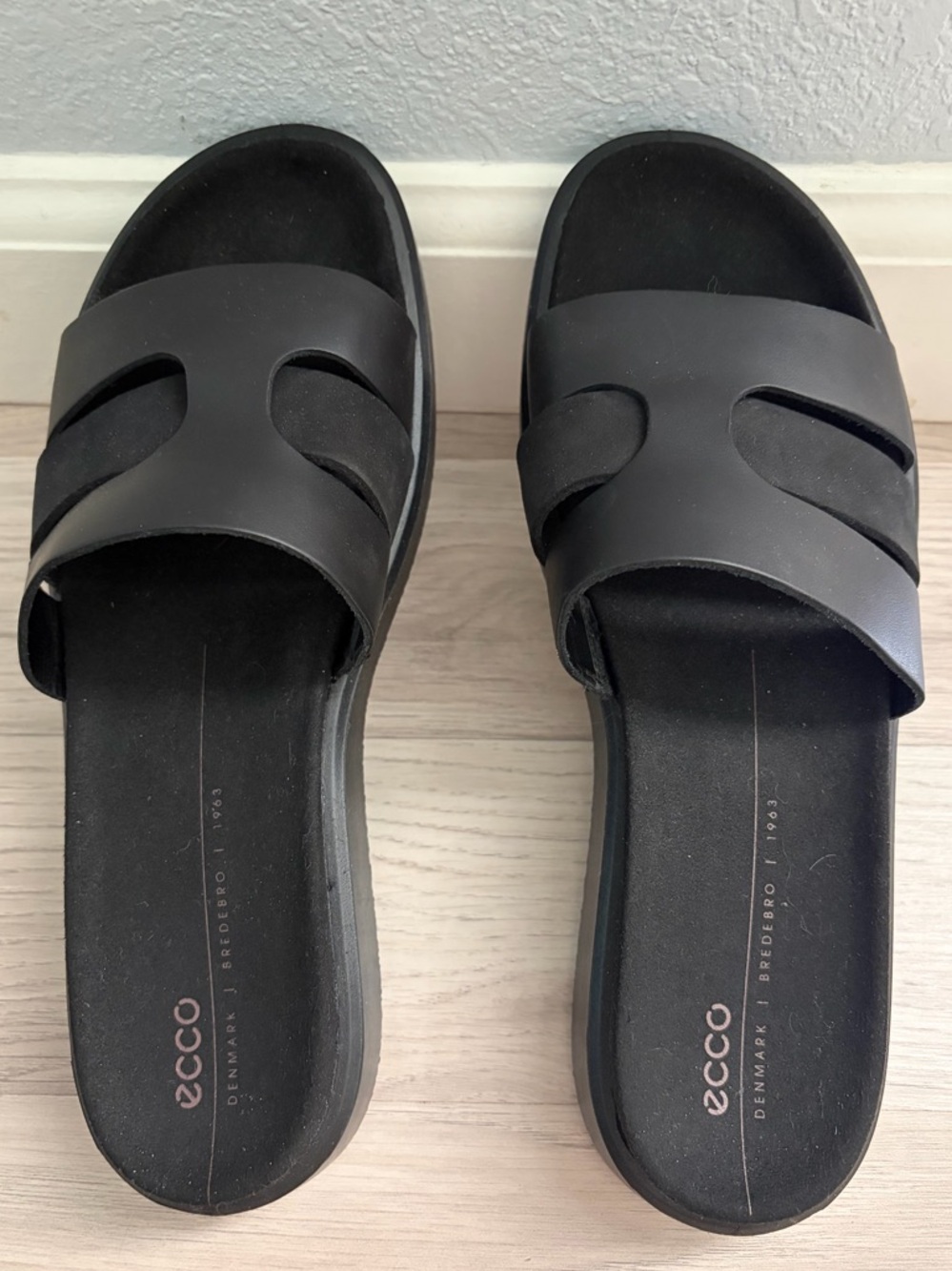 Ecco Flowt Black Women's Slide Sandals Size 8.5 EU 39